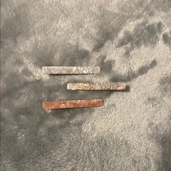 NWOT Bundle of Three Multicolor Hair Clips - Picture 2 of 4